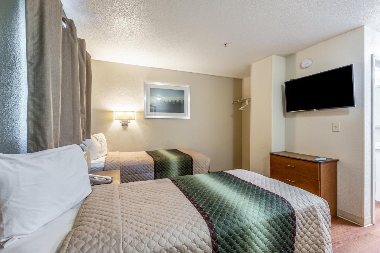 Studio Room with Two Double Beds Non-Smoking