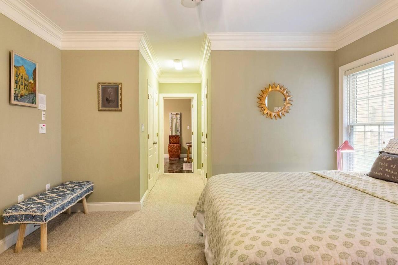 Queen Room,1360077041:JPEG