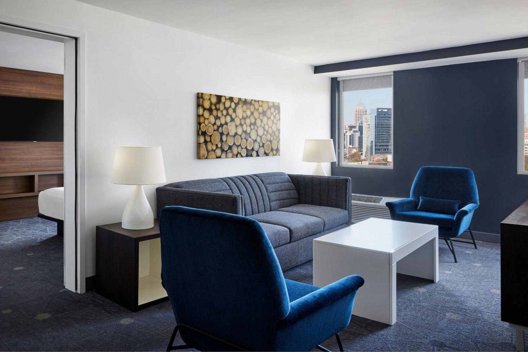 1 Bedroom Suite, 1 King, Sofa bed, City view, High floor