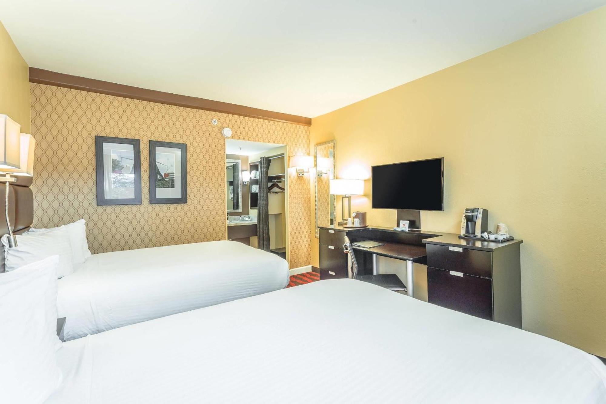 Double Room with Two Double Beds - Non-Smoking