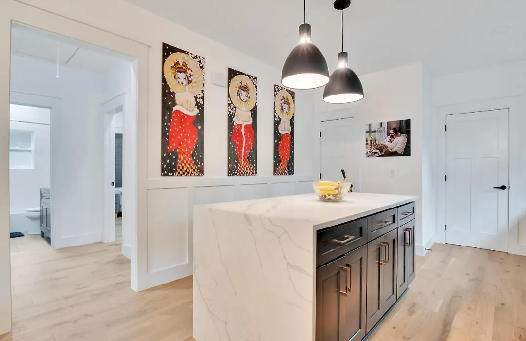 Elegant City Getaway With King Beds And Luxe Bath!-1
