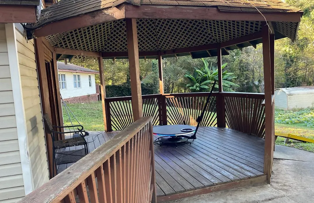 Over 1 Acre Private 3 Bedroom Home 10 Minutes From Buckhead-1
