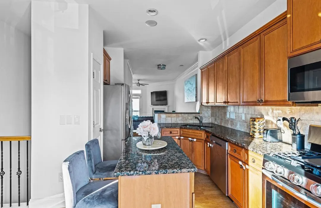 Luxury Business Class - Amazing Location With City Views 4-1