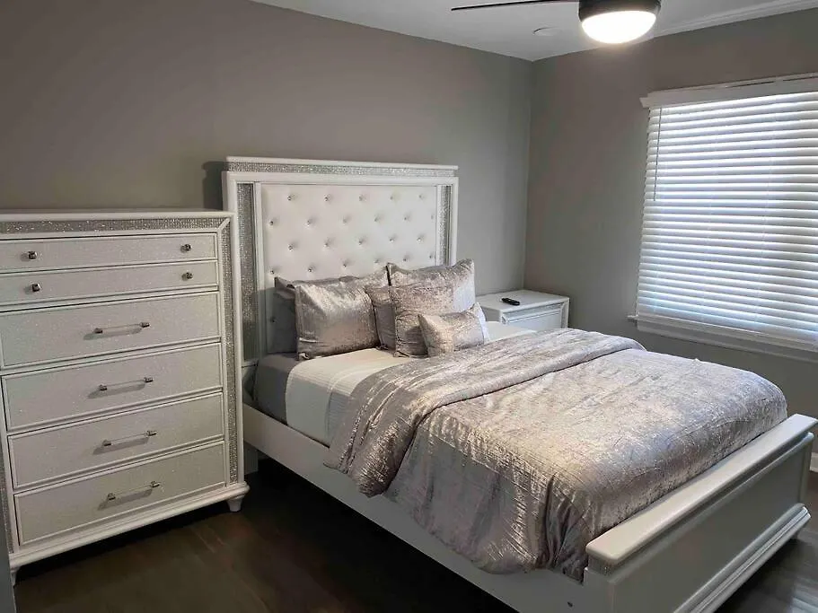 Stylish 3 Bedroom Home Just Mins From Atl Airport-1