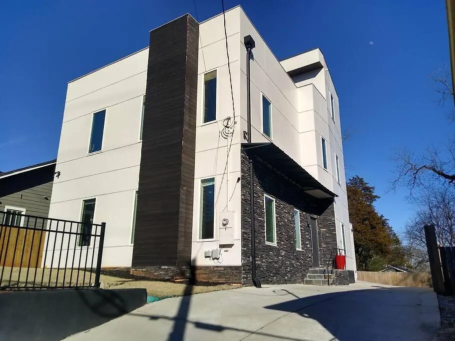 Intown, Modern, 3 Story Home With Huge Rooftop-1