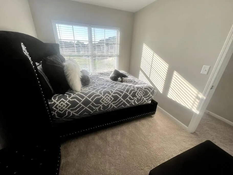 Brand New Home Mins To Airport-1