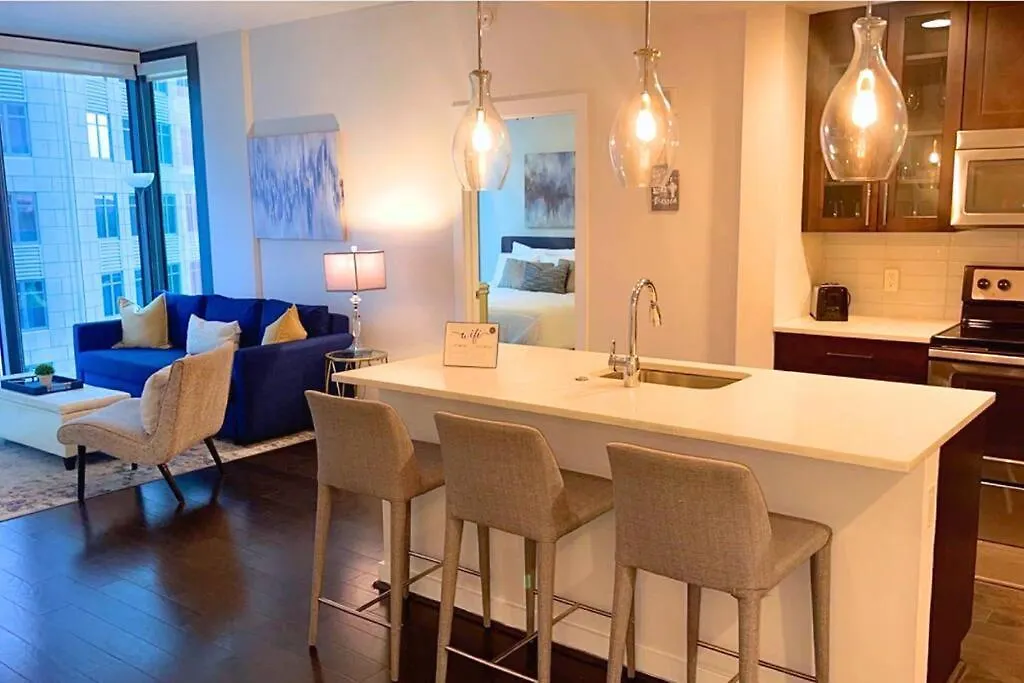 The Luxe -Highrise, Balcony, Year-Round Pool, City View!-1