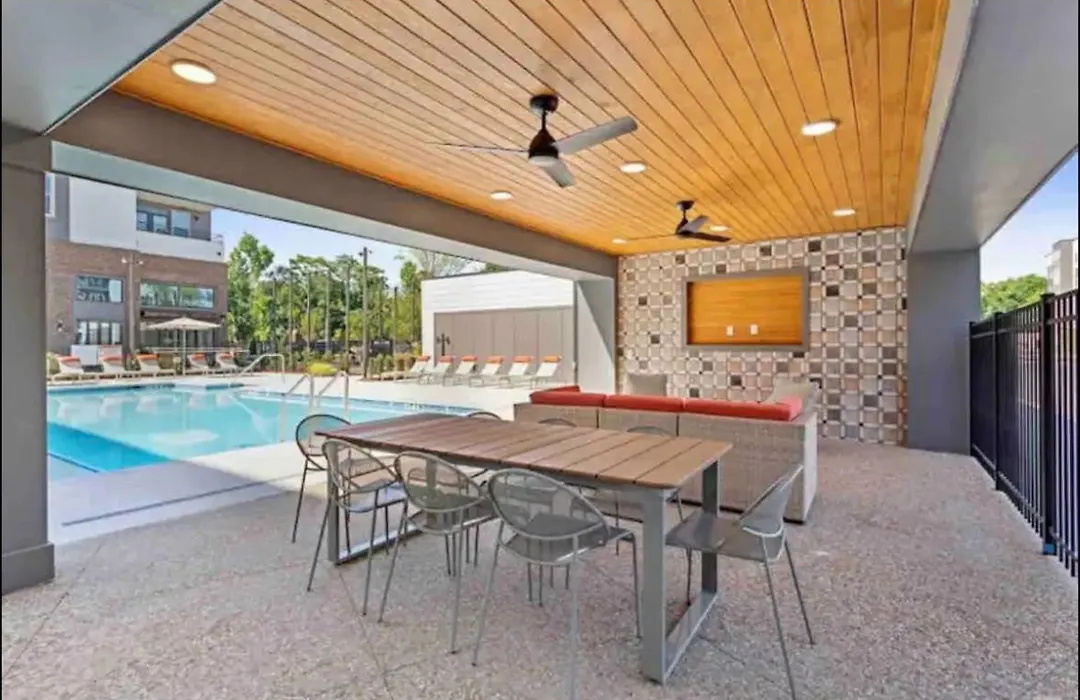 Luxury 1B1B Pool Downton-1