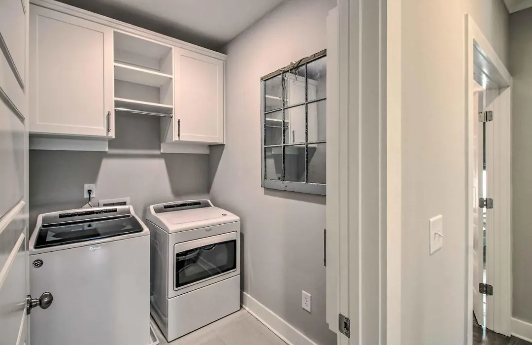 Modern West Town Home - Mins To Downtown Atlanta!-1