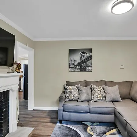Fully Furnished Home Minutes From Downtown Atlanta-3