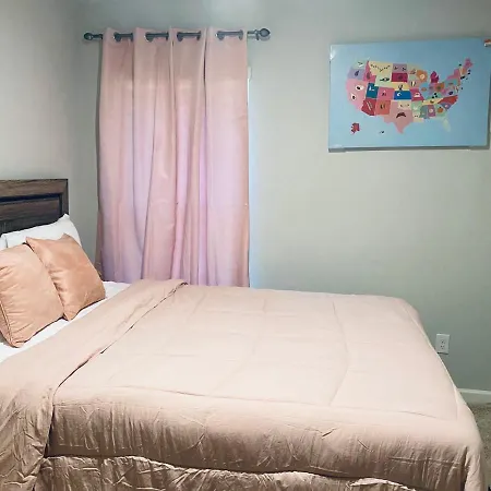 Beautiful Townhome-3