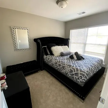 Brand New Home Mins To Airport-3