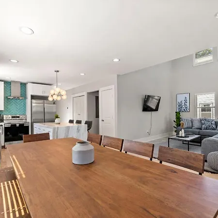 Twin Homes - 8 Bedroom Retreat In Central Atl-3