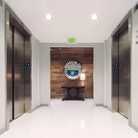The Luxe -Highrise, Balcony, Year-Round Pool, City View!-3