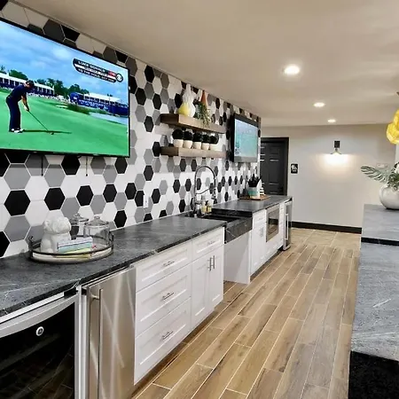 Luxury Buckhead Suite Next To Train Station-3