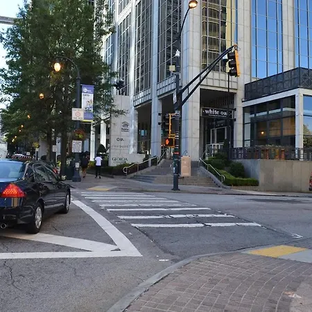 Center Downtown! King Bed! Private Balcony! Pt8I-3