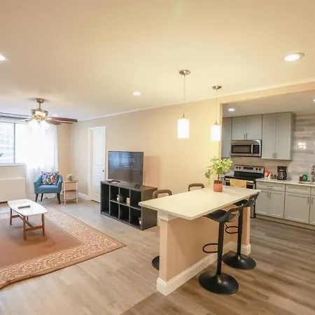 Downtown Atlanta Condo! Onsite Parking! Lm908-2