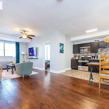 Downtown ! King Bed 24 Concierge! Onsite Parking Lm903-2