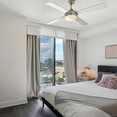 Amazing Apt In Midtown-3