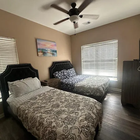 Basic 4 Bedrooms With 6 Beds 15 Min From Downtown Sleeps 9 For Work Crews And Large Groups-2