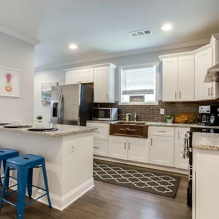 Luxury Heaven In The Hoods Great Location With Kingbeds-3